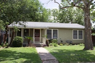 1200 Alegria Rd in Austin, TX - Building Photo