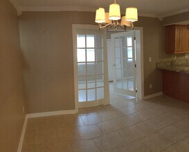 1218 Abbey Crescent Ln in Clearwater, FL - Building Photo - Building Photo