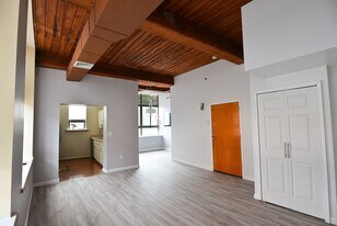 10 Linwood St, Unit 204 in Malden, MA - Building Photo