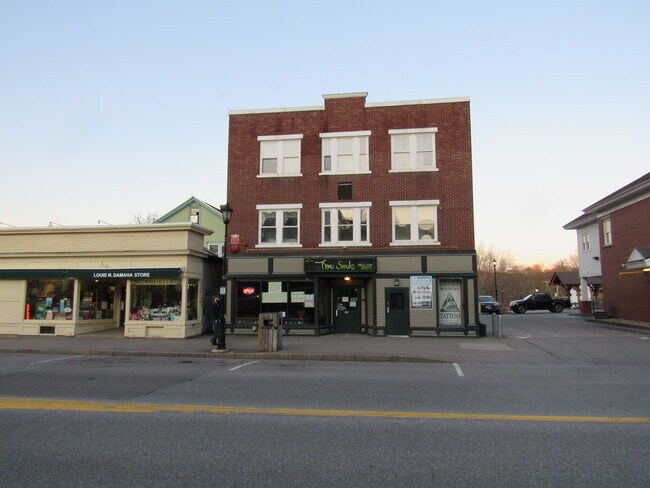 135 Main St, Unit 135D in Plymouth, NH - Building Photo - Building Photo