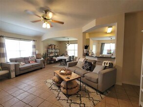 1711 Chamois Knls in Round Rock, TX - Foto de edificio - Building Photo