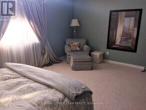 242 Colbert Crescent in Ottawa, ON - Building Photo - Building Photo