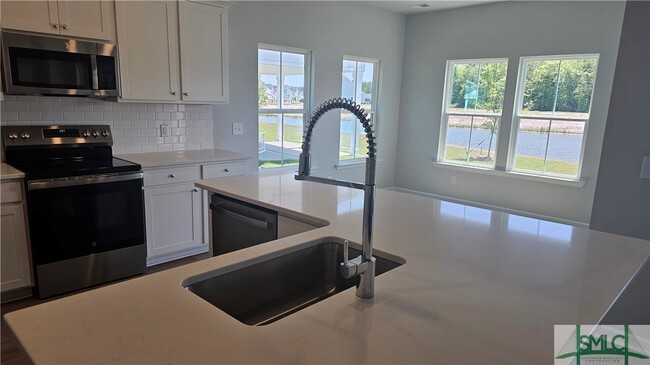 107 Weyview Gdns in Pooler, GA - Foto de edificio - Building Photo