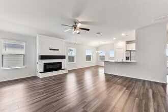 133 Nathaniel Dr in Taylor, TX - Building Photo - Building Photo