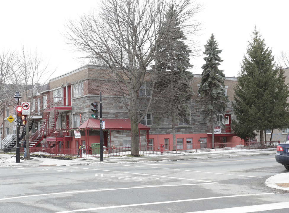 4943-4949 La Fontaine Rue in Montréal, QC - Building Photo