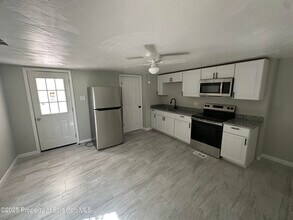 637 Lee St in Plymouth, PA - Building Photo - Building Photo