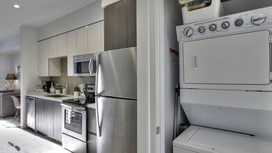 201 E 21st St, Unit 5 in New York, NY - Building Photo - Building Photo