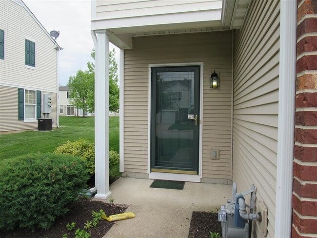 2031 Celebration Park Cir in Belleville, IL - Foto de edificio - Building Photo