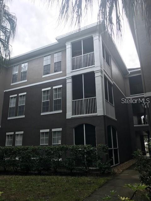 9320 Crescent Loop Cir in Tampa, FL - Building Photo