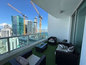 31 SE 5th St, Unit 2307 in Miami, FL - Building Photo - Building Photo