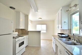 246 Culper Ct in Hermosa Beach, CA - Building Photo - Building Photo