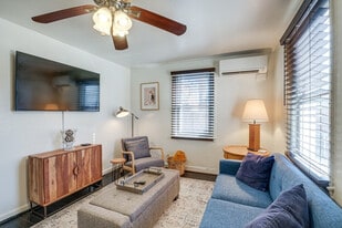 2430 S Oakland St, Unit ID1385650P in Arlington, VA - Building Photo