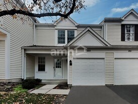 205 Port Royal Cir in Aurora, IL - Building Photo
