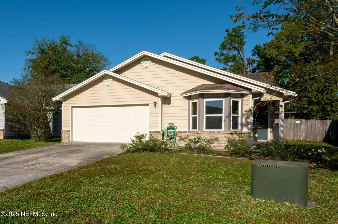2080 Tanager Dr in Orange Park, FL - Building Photo