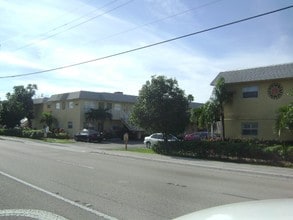 1035 SW 30th St in Fort Lauderdale, FL - Building Photo - Building Photo