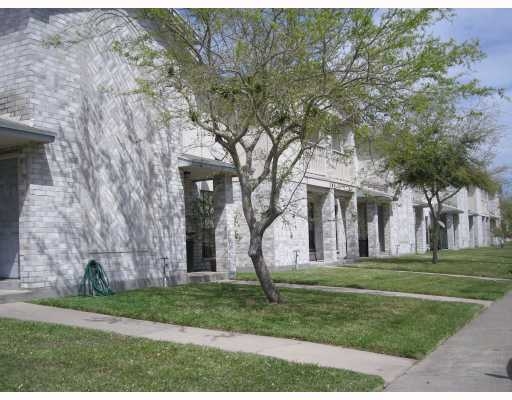 203 Commons Way in Portland, TX - Building Photo