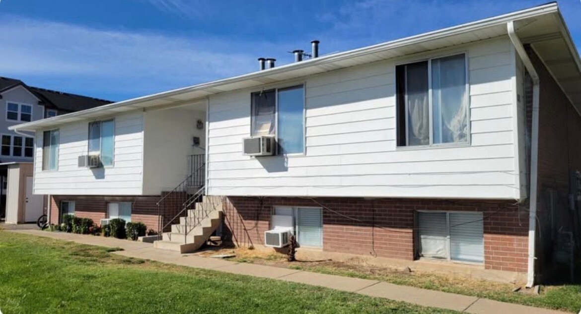1637 Avalon Rd, Unit 4 in Layton, UT - Foto de edificio