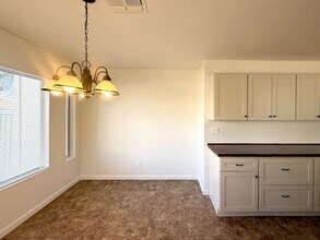 3129 Floral Vista Ave in Henderson, NV - Building Photo - Building Photo