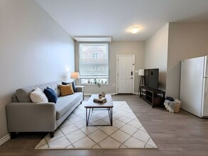 105 Cheever St in Hamilton, ON - Building Photo - Building Photo