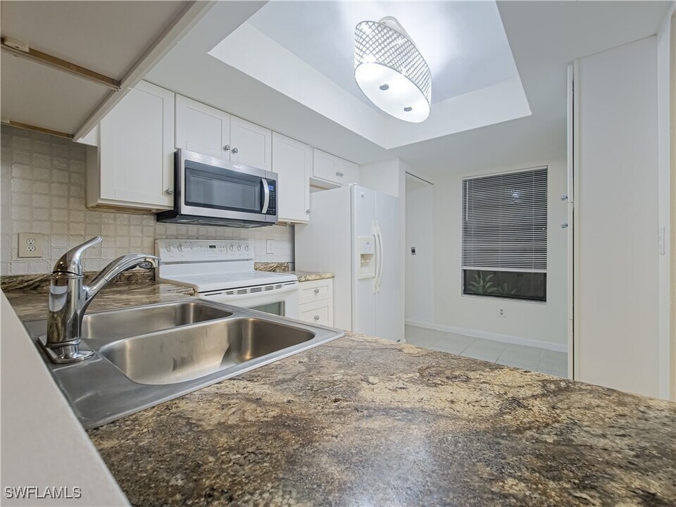 15125 Parkside Dr in Ft. Myers, FL - Building Photo