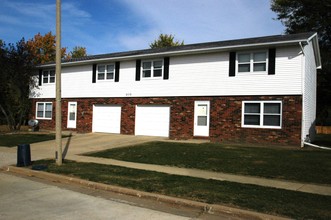 Arcadia Drive Apartments in Bloomington, IL - Building Photo - Building Photo