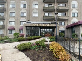 111 deKoven Drive in Middletown, CT - Building Photo