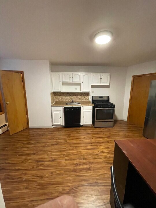 188 Avenue F, Unit 5 in Bayonne, NJ - Building Photo