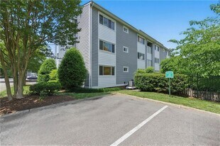500 Ocean Trace Arch, Unit 201 in Virginia Beach, VA - Building Photo