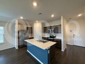 3060 Stratford Wy in Heartland, TX - Building Photo - Building Photo