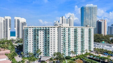 19370 Collins Ave in Sunny Isles Beach, FL - Building Photo - Building Photo
