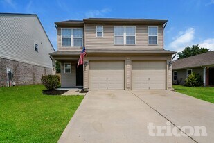 824 Daybreak Dr in Avon, IN - Building Photo