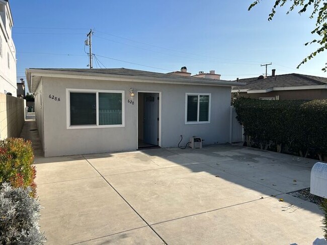 628 Geneva Ave in Huntington Beach, CA - Building Photo - Building Photo