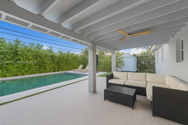 7235 SW 39th St in Miami, FL - Building Photo - Building Photo