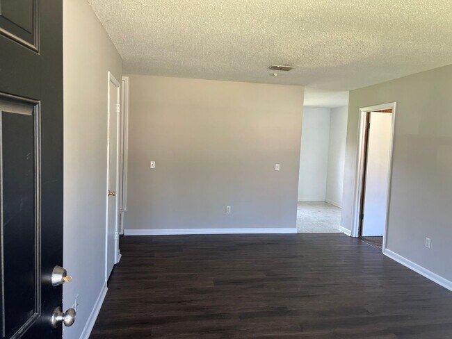 127 Deerwood Ct in Hinesville, GA - Building Photo - Building Photo
