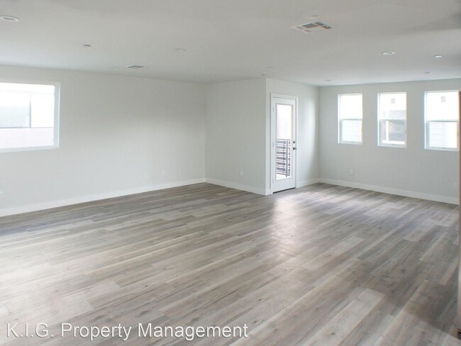 2104 Hauser Blvd in Los Angeles, CA - Building Photo - Building Photo