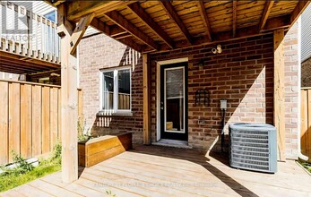 10 England Ter in Hamilton, ON - Building Photo - Building Photo