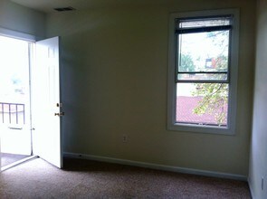 537 Greenfield Ave, Unit 2 in Pittsburgh, PA - Foto de edificio - Building Photo