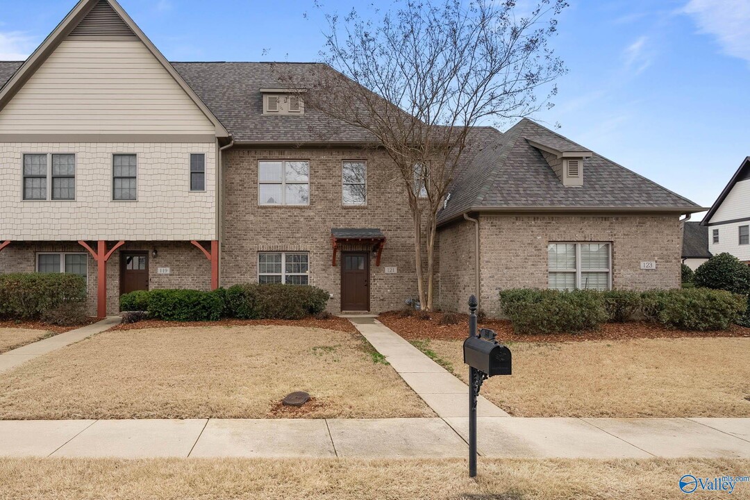 121 Windsor Hill Rd SW in Huntsville, AL - Building Photo