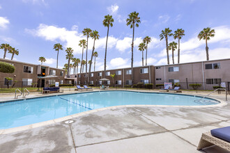 Palms fka Riviera de Ville in San Diego, CA - Foto de edificio - Building Photo