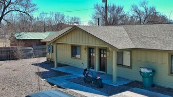 561 N 10th Pl in Show Low, AZ - Building Photo