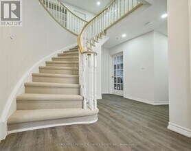 102 Hialeah Crescent in Whitby, ON - Building Photo - Building Photo