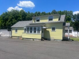 1402 Waterbury Rd in Thomaston, CT - Building Photo