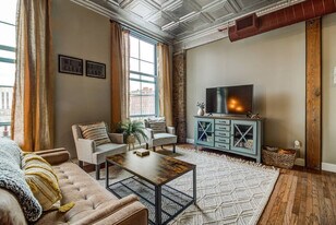 408 W St Clair Ave in Cleveland, OH - Building Photo