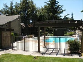 1313 Floyd Ave in Modesto, CA - Building Photo