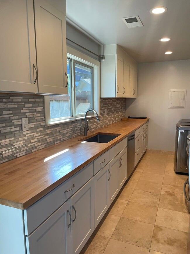 335 Shafer Ln in Jacksonville, OR - Building Photo - Building Photo