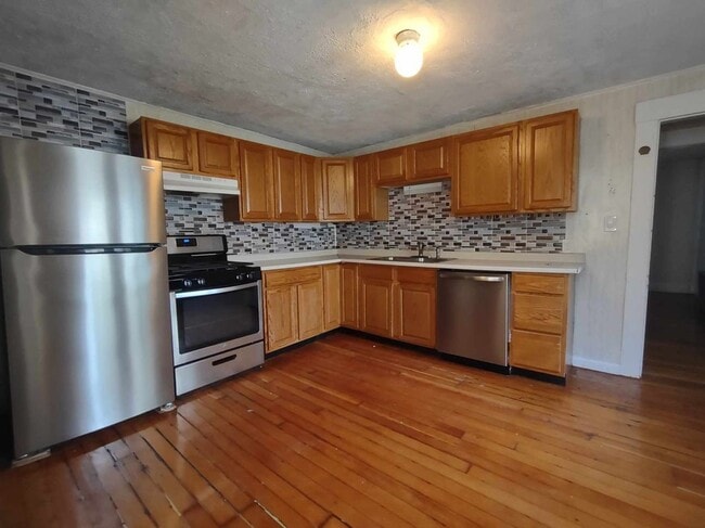 16 Kilby St in Woburn, MA - Foto de edificio - Building Photo