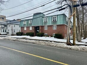 21 Greenwood St, Unit 7 in Melrose, MA - Foto de edificio - Building Photo