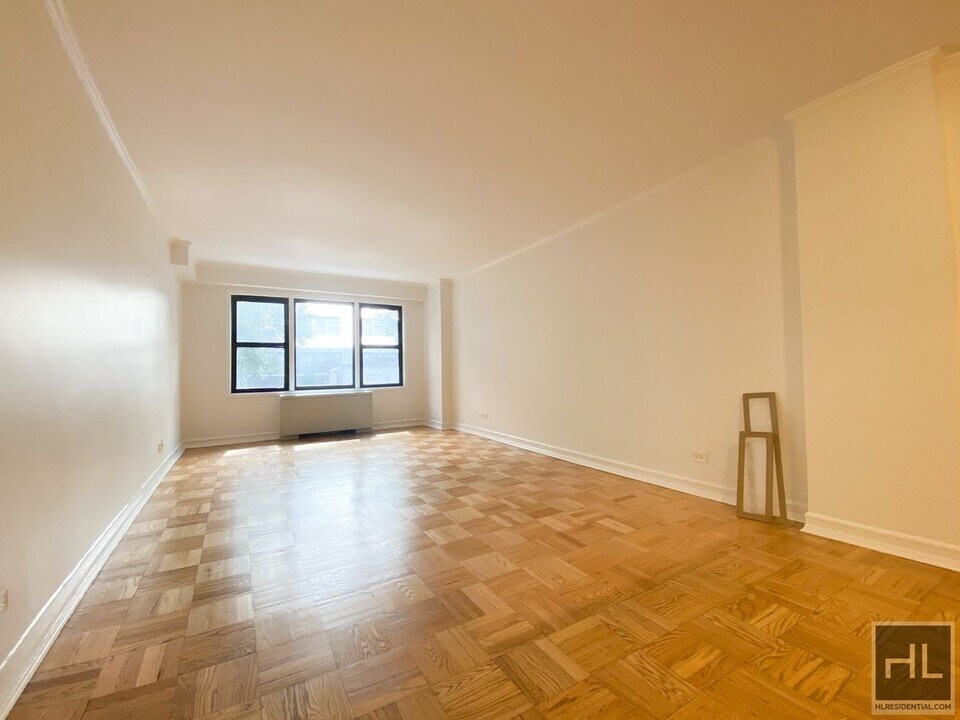 EAST 63 STREET in New York, NY - Building Photo