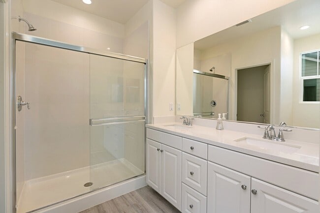 501 Turnstone Ln in Imperial Beach, CA - Foto de edificio - Building Photo