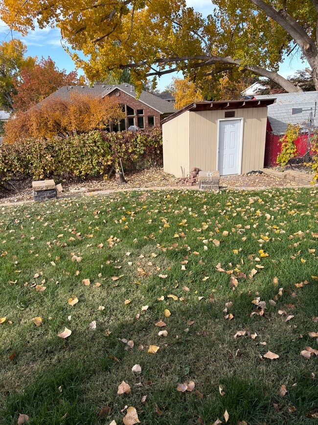 1343 N Deerfield Dr in Centerville, UT - Foto de edificio - Building Photo